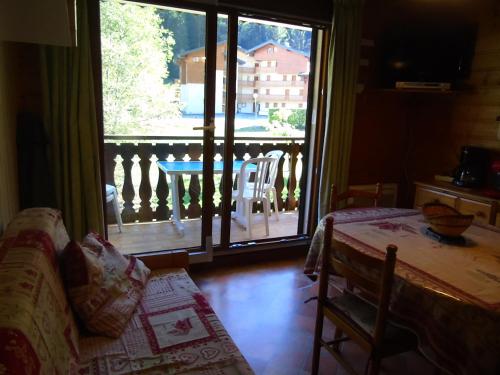 Appartement cosy 2 pièces, balcon et parking, Châtel