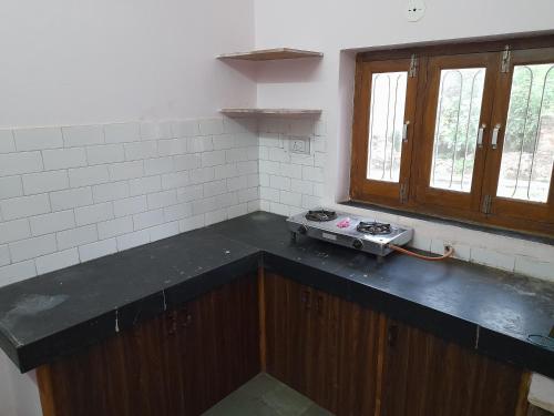 Η κουζίνα ή μικρή κουζίνα στο A Luxury Villa Homestay with private kitchen By Premier Hotels