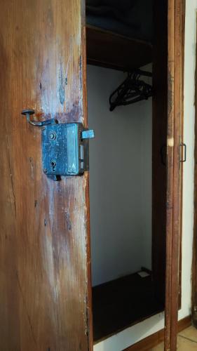 an open door to a room with a bunk bed at Rovere dalla riva in Arzene