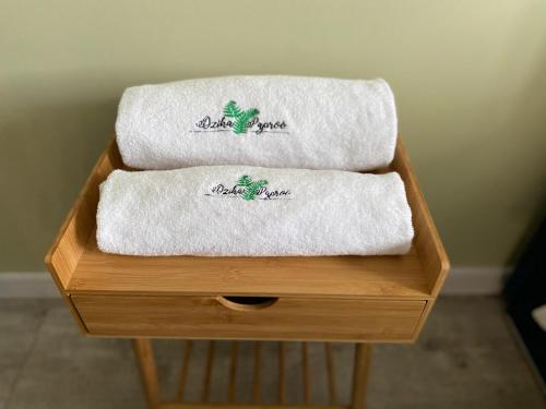 a pile of towels sitting on top of a table at Apartament Dzika Paproć in Szczawnica