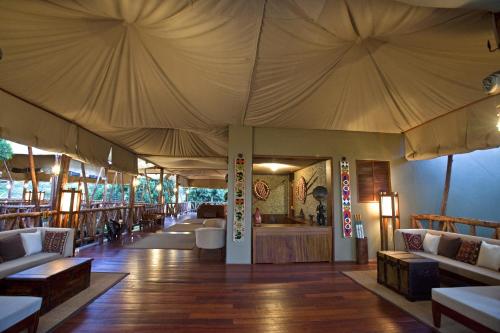 Χώρος καθιστικού στο Neptune Mara Rianta Luxury Camp - All Inclusive.
