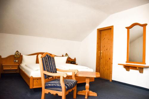 Galeriebild der Unterkunft Hotel Bergwiesen - Zimmer mit Balkon oder Terasse in Lohr