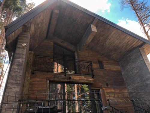 a house with a balcony on the side of it at Вила Bora Vista 2 in Tsigov Chark