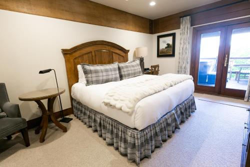 Ein Bett oder Betten in einem Zimmer der Unterkunft Stein Eriksen Lodge Deer Valley