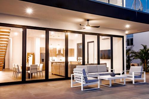 a living room with white furniture and a kitchen at Ocean view luxury Villa, Private Pool 4BD 8PPL in Playa Venao