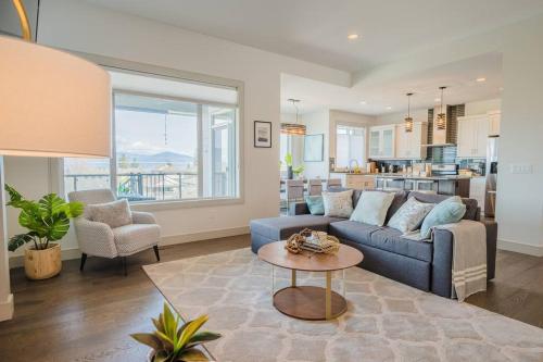 Home on Upper or Lower Floor with Separate Entrance in Kelowna