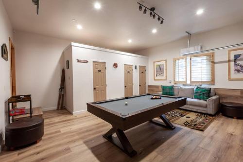 a living room with a pool table in it at Hillside Hideaway - game rm - master spa - Luxury in Lake Arrowhead