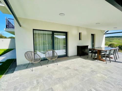Balkoni atau teres di Hermes Guest House