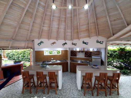 a kitchen with a table and chairs and a ceiling at Hostal Bralgijon Capurganá in Capurganá