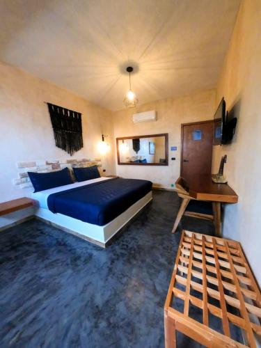 a bedroom with a bed and a desk in it at relax hotelito in Cárdenas