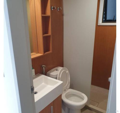a small bathroom with a toilet and a sink at H&H Lovely Homestay in Nilai (Residensi Lili) in Nilai