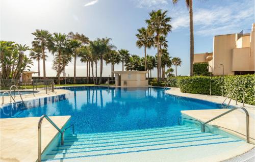 Piscina en o búsqueda de Fantástico apartamento en Estepona con piscina al aire libre, WiFi y 2 habitaciones