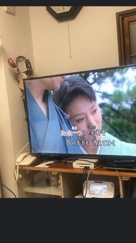 a television screen with a picture of a woman at 桃源郷 in Futami