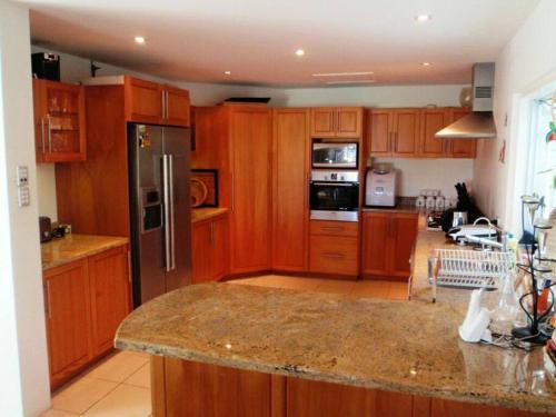 Executive Beachfront Spa Pool 3x Ensuite Residence – Photos 5