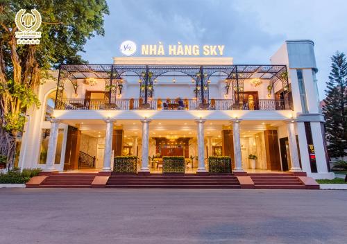 a large white building with a sign that reads mia haking sky at Tan Son Nhat Saigon Hotel in Ho Chi Minh City