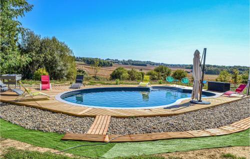Nice apartment in Mugron with Outdoor swimming pool, 1 Bedrooms and WiFi