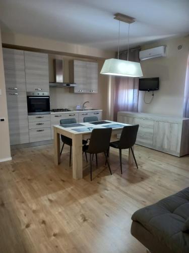 a kitchen with a table and chairs in a room at Le dimore di Billa in La Martella