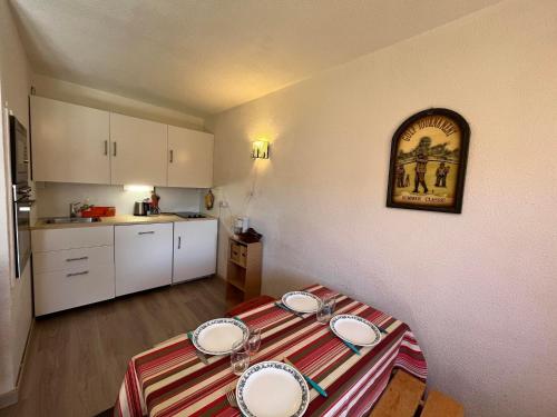 Fotografia z galérie ubytovania Studio confortable avec balcon, ski aux pieds, proche navette, Chalet les Sylvanelles, Les Allues - FR-1-688-32 v destinácii Méribel