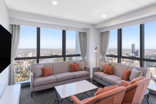 Гостиная зона в Meriton Suites Adelaide Street, Brisbane