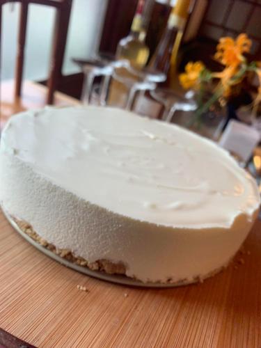 a white cake sitting on top of a wooden table at 島宿糸 in Iki