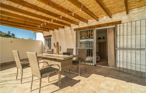 Μπαλκόνι ή βεράντα στο Cozy Home In Arenas With Swimming Pool