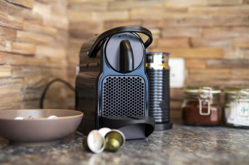 a blender sitting on a counter next to a bowl at Villa Tahi - Stylish luxury, tranquil location, walk to beach in Legian