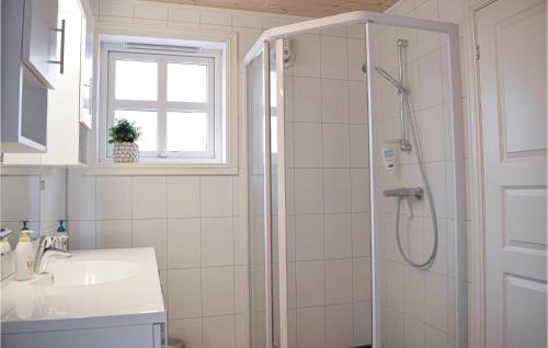 a bathroom with a shower and a sink at Beautiful Home In Jsenfjorden With Wifi And 6 Bedrooms in Gullingen