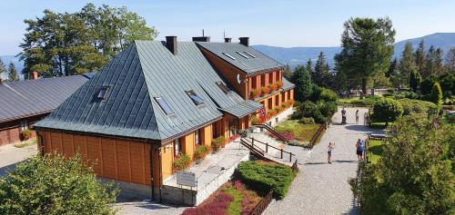 a large building with a metal roof on top of it at Pokoje Gościnne przy kościele Wang. in Karpacz