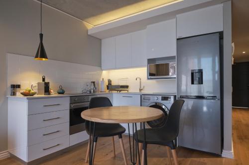 Una cocina o zona de cocina en Urban Elephant. The Docklands