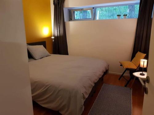 En eller flere senge i et værelse på THE FACTORY, retreat near Bruges