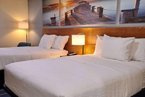Days Inn by Wyndham Graysonにあるベッド