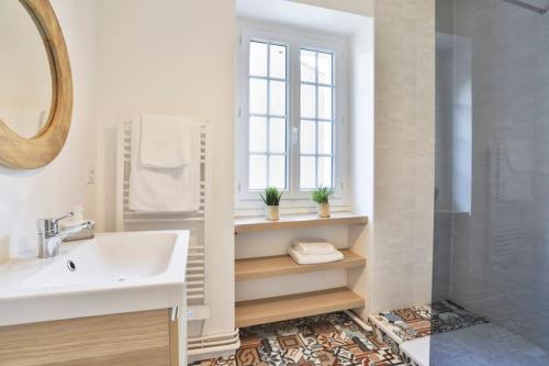 Kúpeľňa v ubytovaní Le Scandinave 3 étoiles T2 lumineux hypercentre la plage à 2 pas !