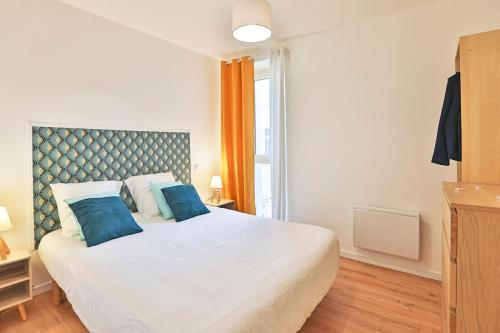 Posteľ alebo postele v izbe v ubytovaní Le Scandinave 3 étoiles T2 lumineux hypercentre la plage à 2 pas !