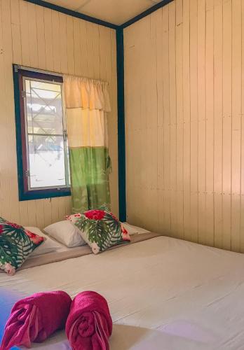 a room with two beds and a window at Tanouy Garden in Baan Khai