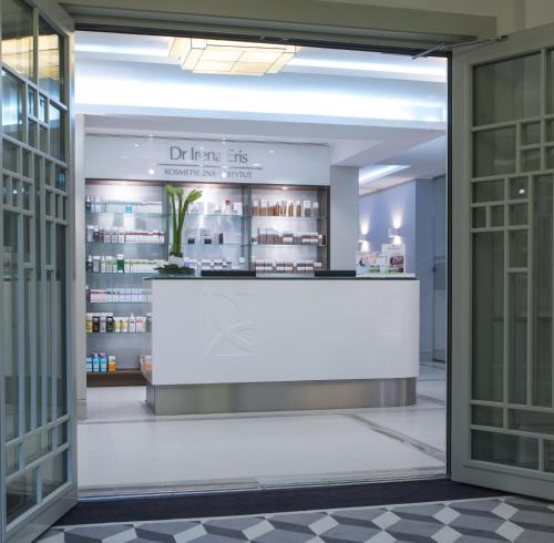 a store front with a white counter in a room at Hotel SPA Dr Irena Eris Polanica Zdrój in Polanica-Zdrój