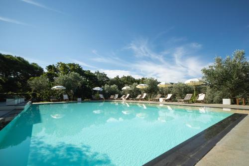 The swimming pool at or close to Agriturismo Costantino