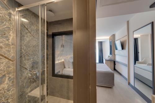 O baie la Signature Blue Resort Kuşadası