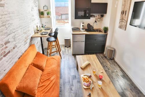 Kuchyňa alebo kuchynka v ubytovaní Le Sunny Duplex hypercentre la plage à 2 pas !