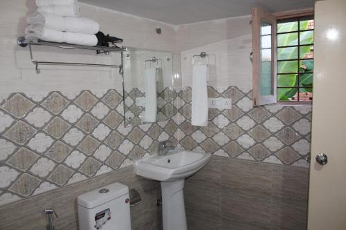 a bathroom with a sink and a toilet at HOTEL BODHGAYA INN in Bodh Gaya