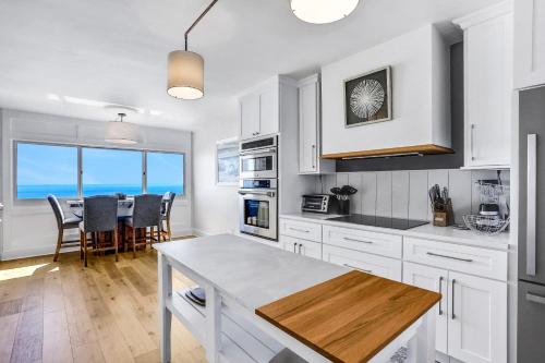 Pinnacle Port Penthouse 10 – Photos 3