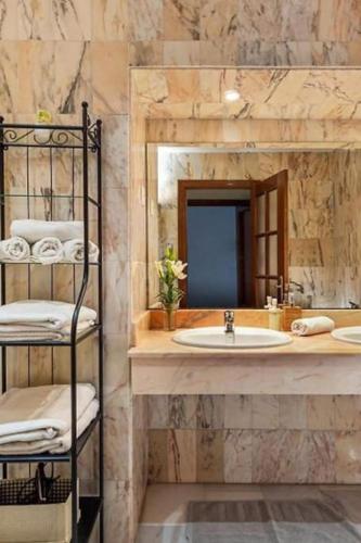 A bathroom at Penthouse O´Donell