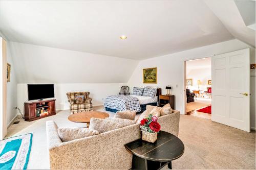 a living room with a couch and a table at Hidden Gem in Arcadia