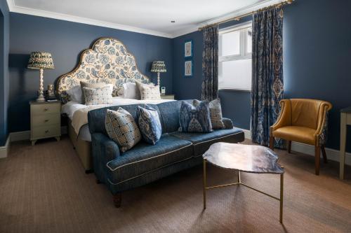 Кровать или кровати в номере The Headland Hotel and Spa