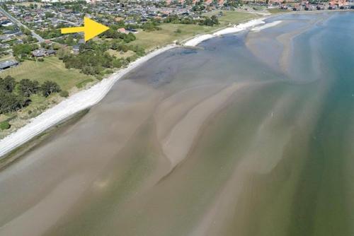 an aerial view of a beach with a yellow arrow at Havgassens in Sæby
