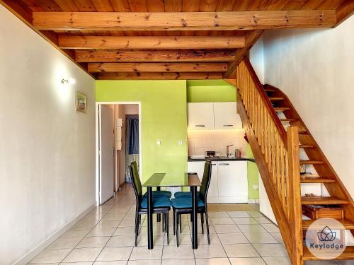 Photo de la galerie de l'établissement Cumin - Studio duplex avec accès piscine à St-Gilles, à Saint-Gilles les Bains