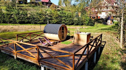 U Parów Sauna & Jacuzziにある庭
