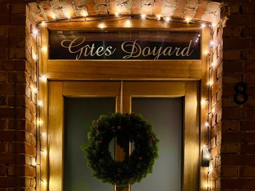 a christmas doorway with a wreath and lights at Gezellige Typisch Ardense woning met jacuzzi en grote afgesloten tuin in prachtige omgeving in Houffalize