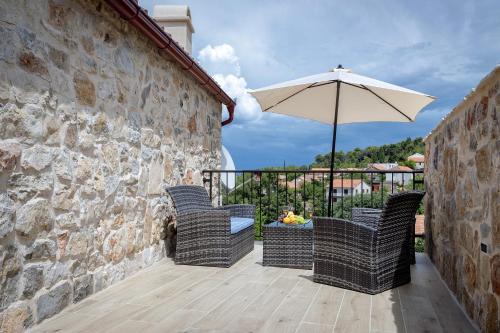 Gallery image of Villa Ploča on Hvar with a private heated pool in Dol