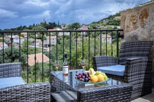 Gallery image of Villa Ploča on Hvar with a private heated pool in Dol
