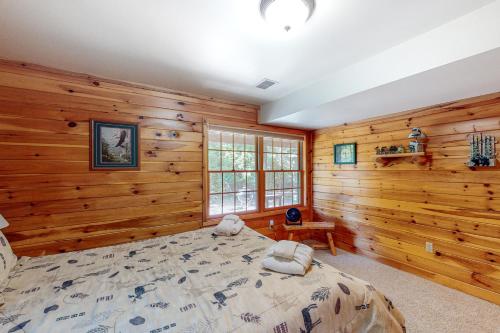 Una cama o camas en una habitación de Ridge Wood